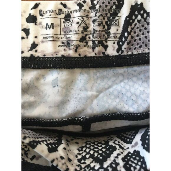 ‎Human Performance Engineering HPE Snake Print Crop - Picture 3 of 5